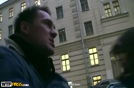 Два друга развели симпатичную азиатку на улице