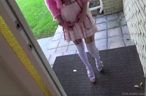 Шлюшка одела секс наряд и отправилась на поиски приключений