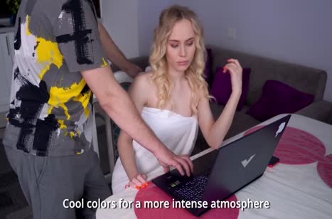 Вместо помощи с компом просто трахнул хозяйку