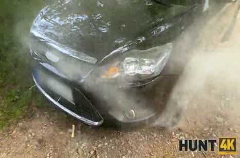 Сочная блонди выставляет своего мужа куколдом ради денег