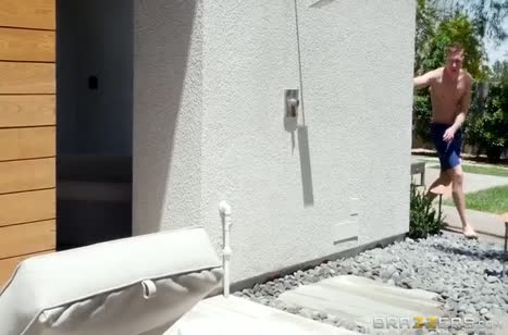 Загорелую соску с классными булками мощно отодрали