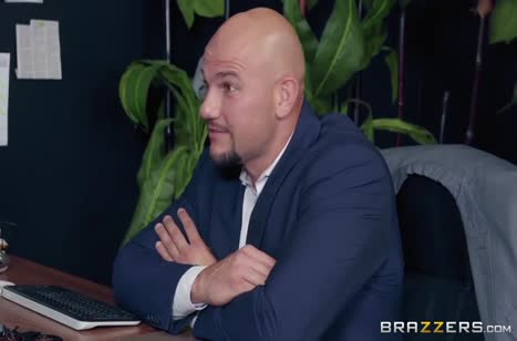 Valentina Jewels выслуживается перед боссом при помощи дырки