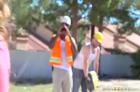 Развратная грудастая хозяйка любит БДСМ