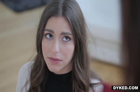 Госпожа лесбиянка хорошо отрывается с партнершей