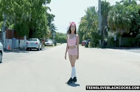 Молодая нимфетка Кайли Джей готова на любительский секс