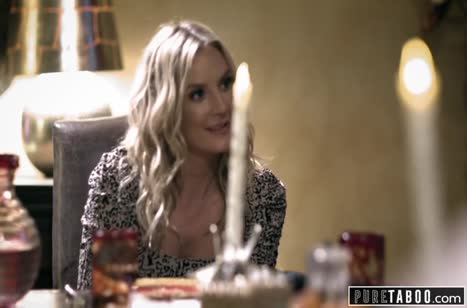 Мужики прут гламурную блондинку с двух сторон