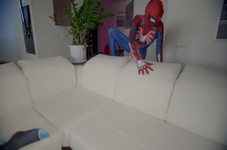 Вебкамщицы в косплей нарядах трахаются страпоном