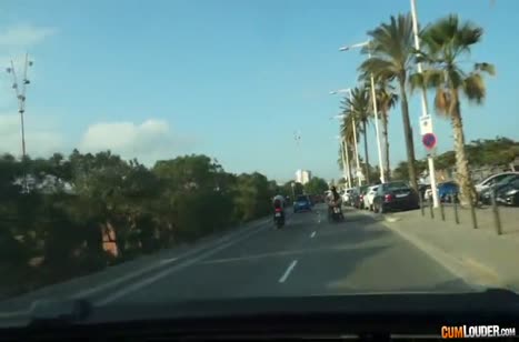 Знойная негритянка подцепила на пляже белого любовника