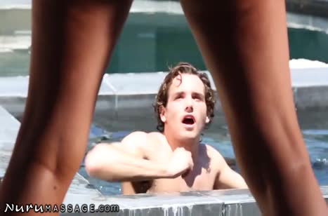 Силиконовая массажистка Courtney Taylor порадовала пациента