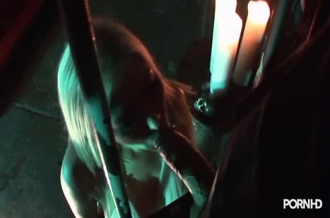 Девки жестко трахают друг друга большим страпоном