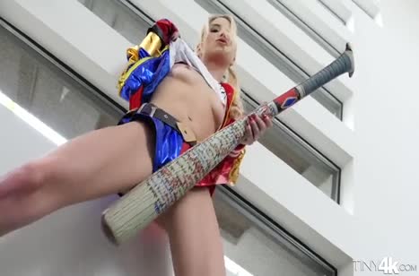 Piper Perri примерила для своего парня вызывающий прикид