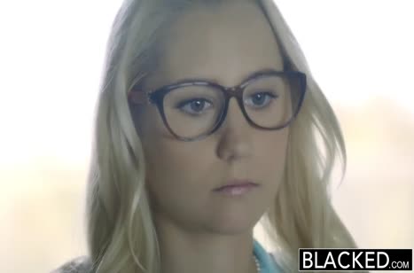 Блондинка Odette Delacroix умеет расслабить босса