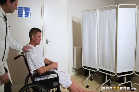 Развратная медсестра Darcia Lee любит трахаться с пациентами