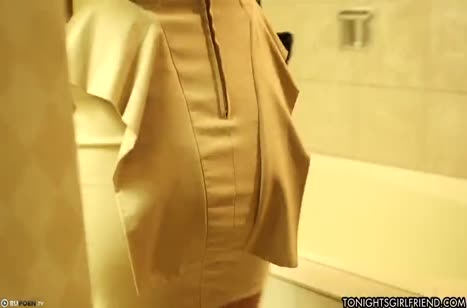 Лысый мужик доставляет наслаждение телочке в сексуальном белье