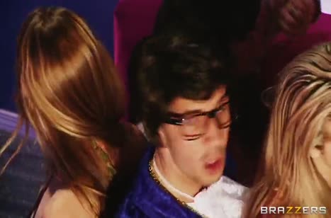 Развратная порно пародия на Остин Пауэрс с Misty Stone