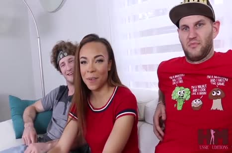 Целая компания друзей пришла на групповой порно кастинг