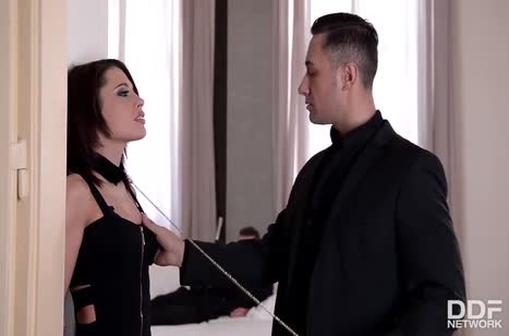 Шлюшка Nikita Bellucci любит жесткий секс и БДСМ