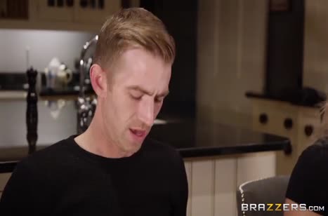 Пошлая Ава Кокс затащила в постель парня дочери