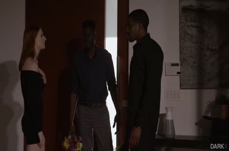 Рыжая Alex Harper замутила групповуху с двумя сразу